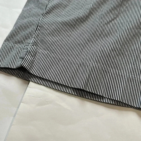 Anne Klein Sport pin striped shorts size 14 black white - Picture 2 of 4